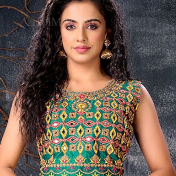 Long dress - floor touch kurta + dupatta- NEW NEVER USED - Picture 3 of 6